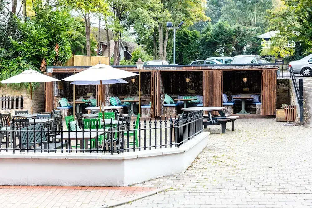 Greyhound Hotel - Général
