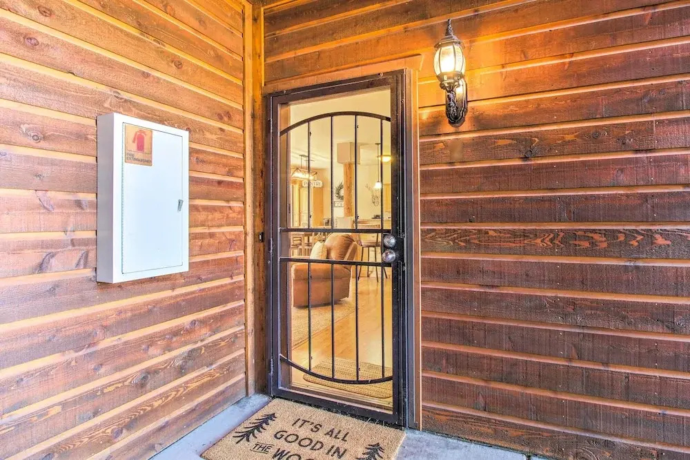 2 Mi to Fool Hollow Lake: Rustic Show Low Condo