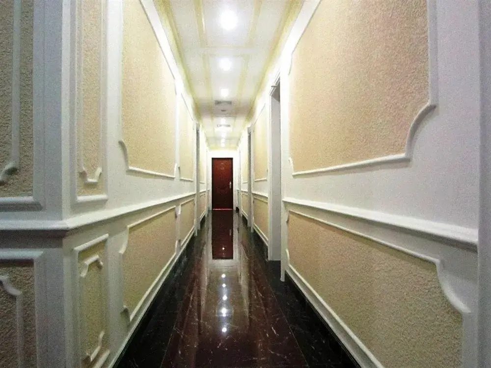 Lobby & Reception