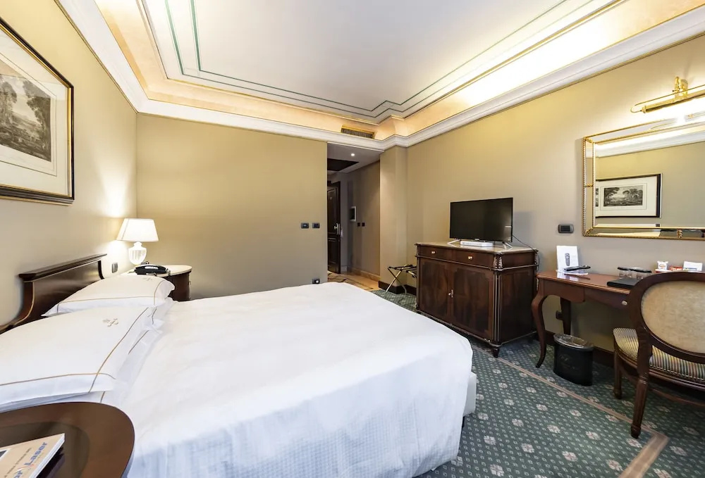 Business Double room (full double bed)