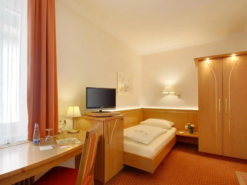 Hotel Kriemhild am Hirschgarten - Chambres