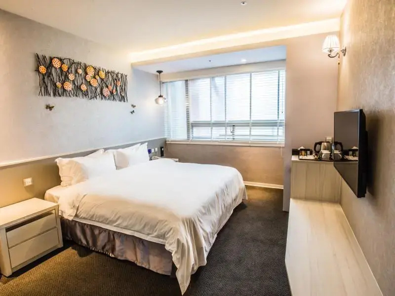 Deluxe Double room (full double bed)