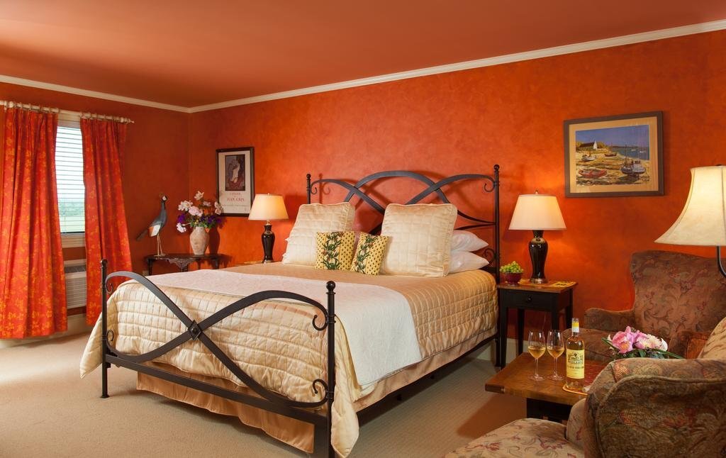 L'Auberge Provencale Inn & Restaurant by null