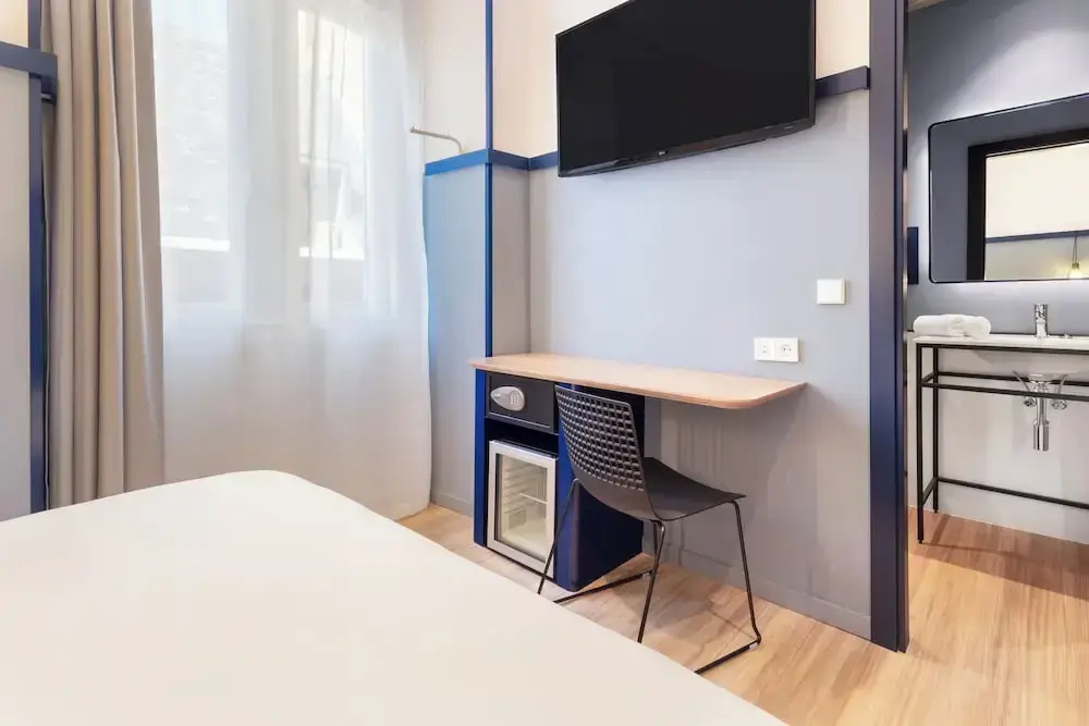 Standard Double room with courtyard view (full double bed)
