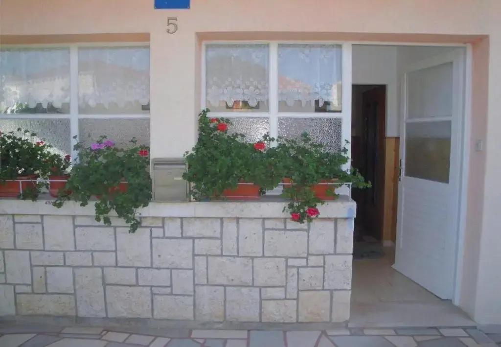 Apartments Liza - 80m from the sea