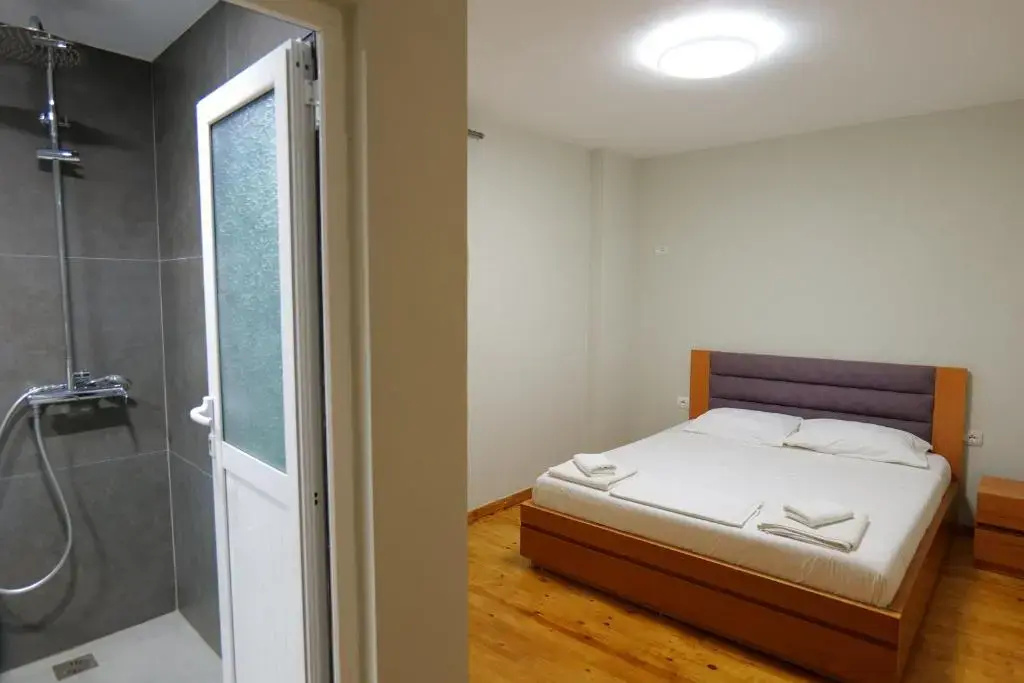 Standard Double room with balcony and with mountain view (full double bed)