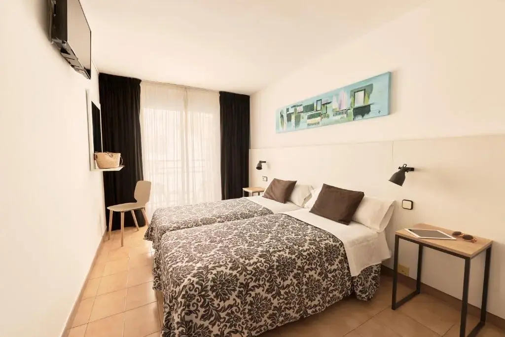 Standard Double room with balcony (full double bed)