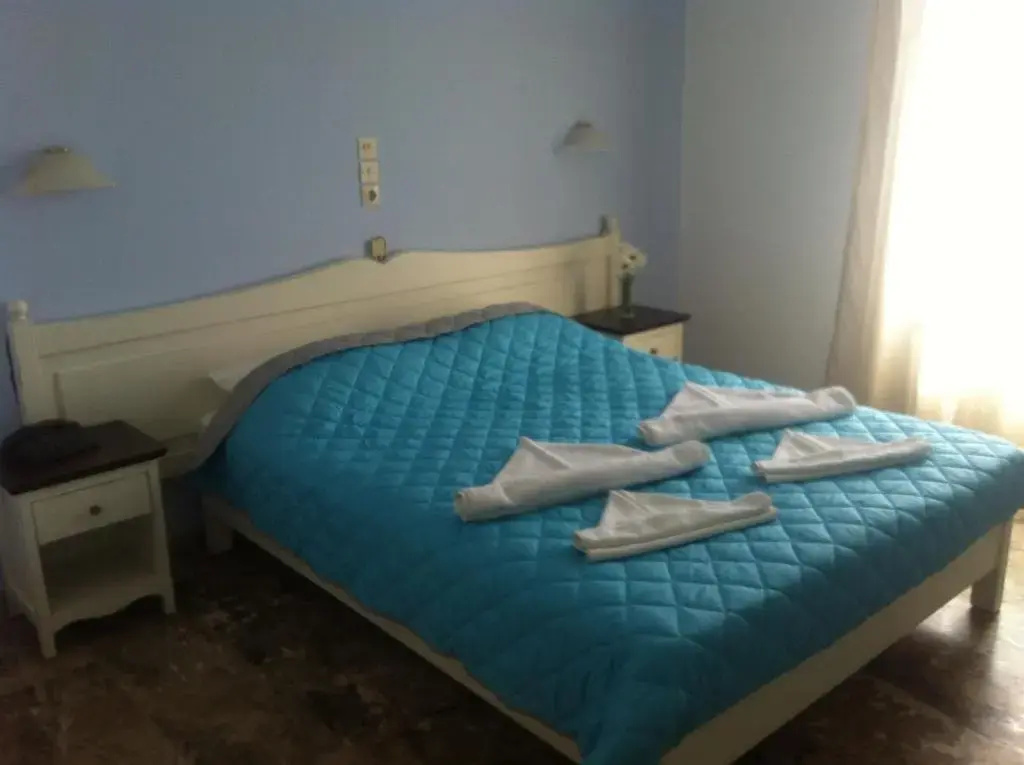 Standard Triple room with sea view