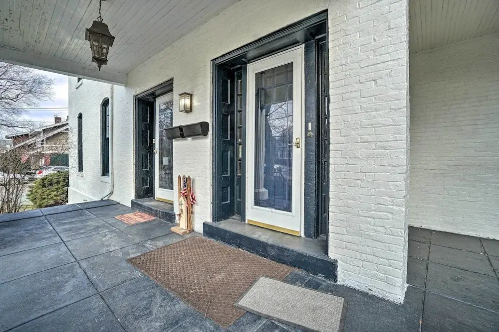 Historic Family Home 2 Mi to Lake Erie & Zoo!