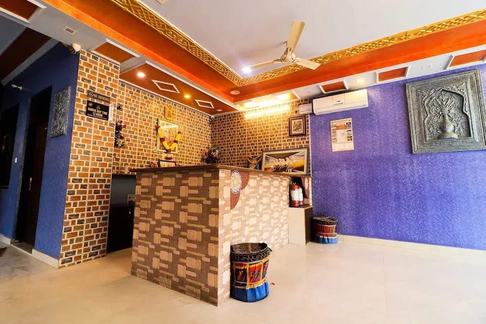Lobby & Reception
