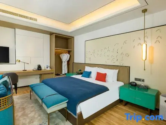 6 Bedrooms Villa