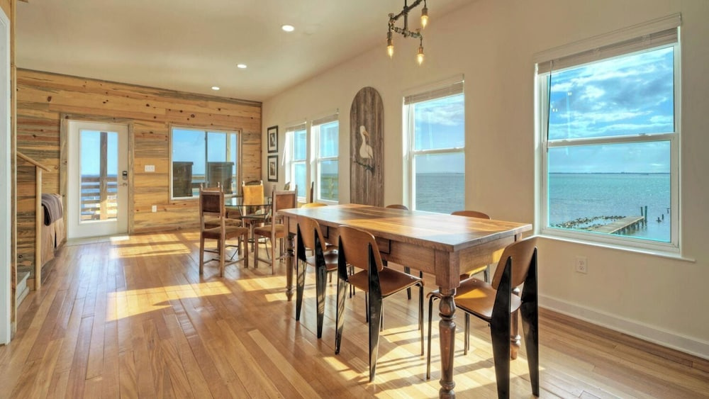 Sleeps 54, 5 Homes Private Boat Dock, Waterfront Pool & Views Laguna Village