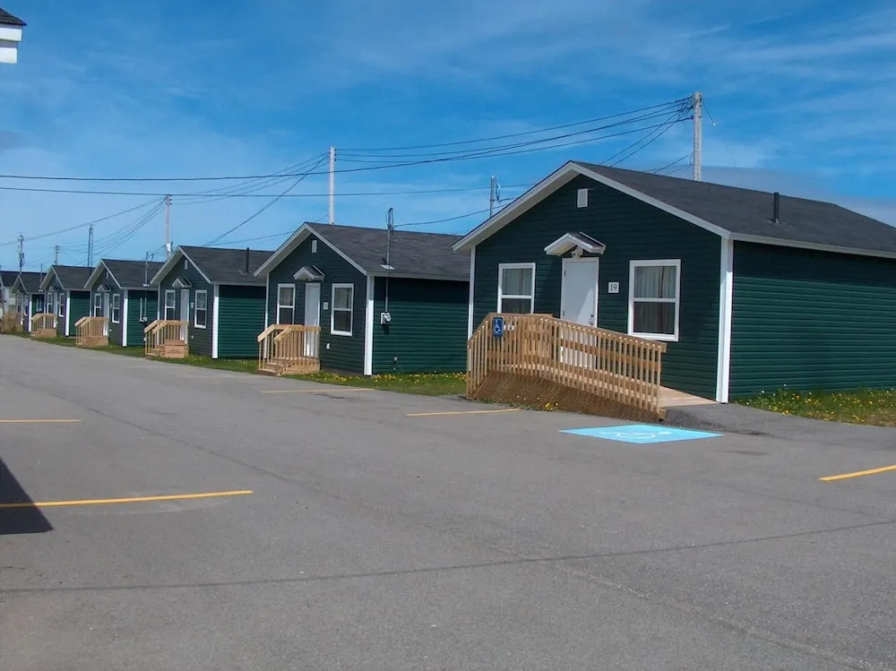 Shallow Bay Motel & Cabins