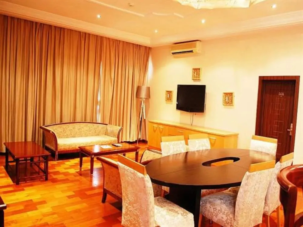 Owu Crown Hotel - Général