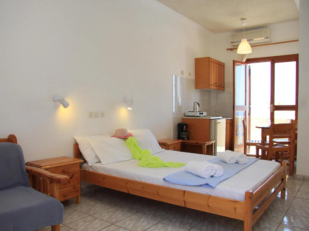 Double Studio (full double bed)