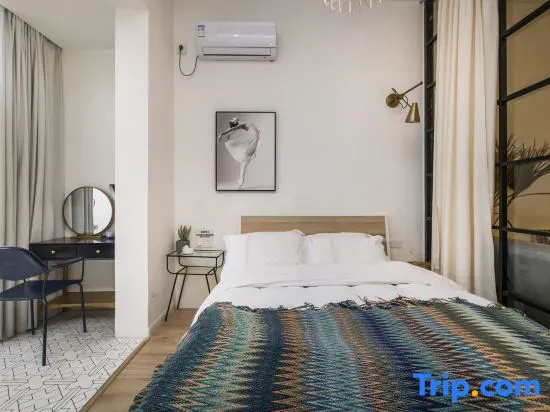 Standard Double room with courtyard view (full double bed)