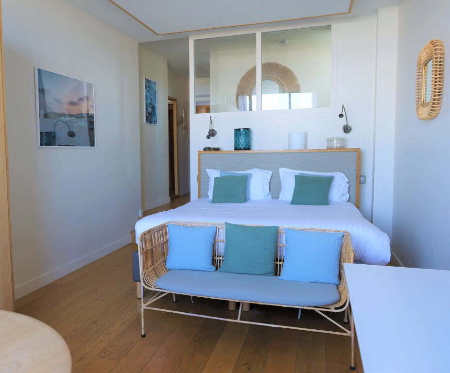 Voir la photo 1 — LES SUITES DU PORT by Le Saint Ferdinand