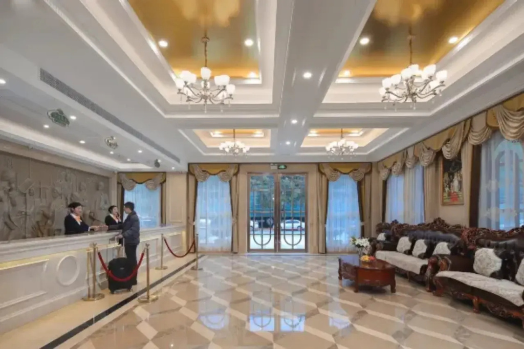 Lobby & Reception