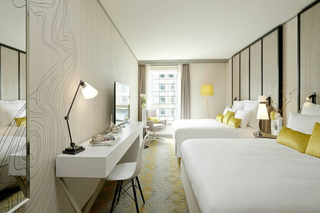 Отель Renaissance Paris La Defense Hotel в Путо