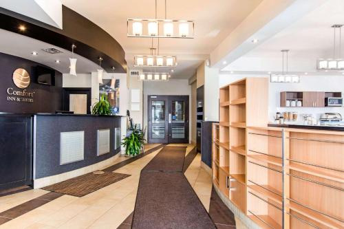 Lobby & Reception