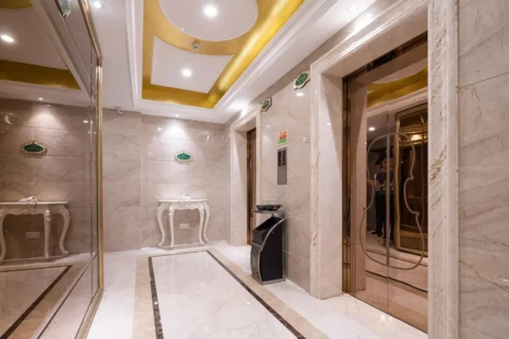 Lobby & Reception