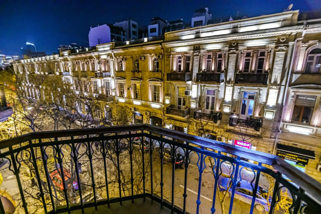 M Estate. Targovu. Nizami Street 4 room. (021).