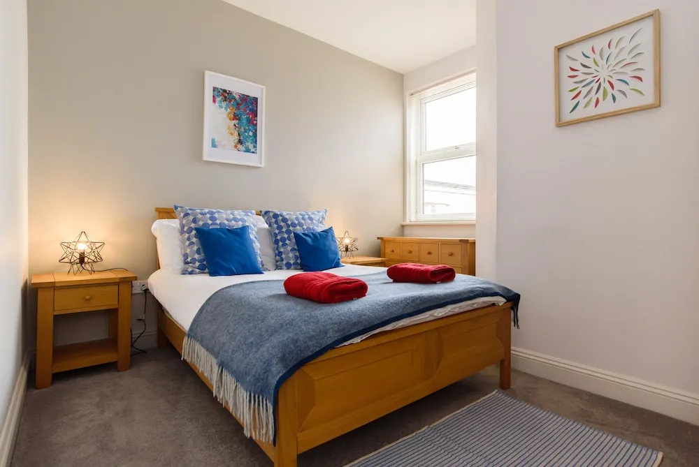 2 84a Albany Road