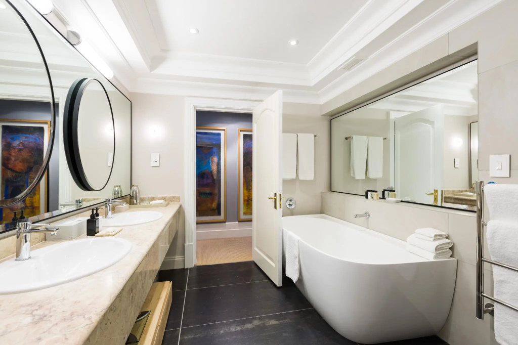 Deluxe room with ocean view