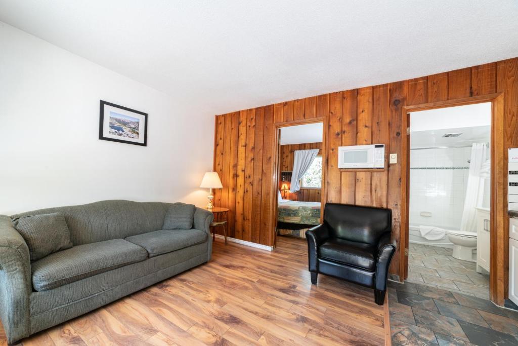 Cedar Motel by null