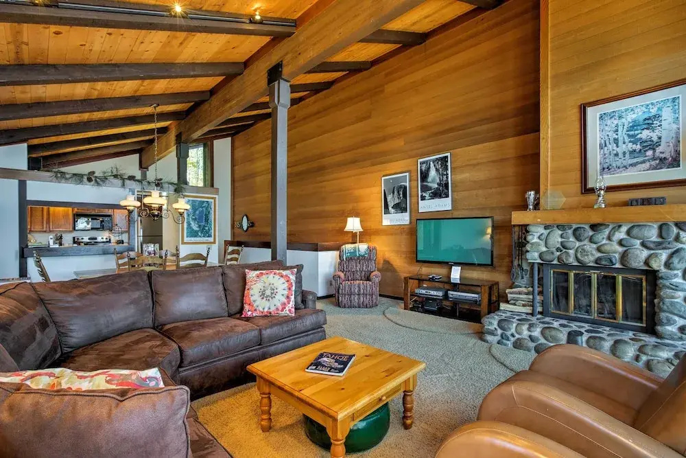 11 Mi to Palisades Tahoe: Lakefront Home w/ View!