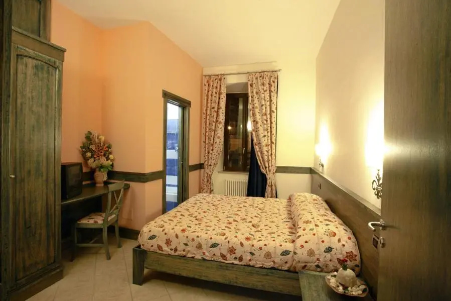 Standard Double room (full double bed)