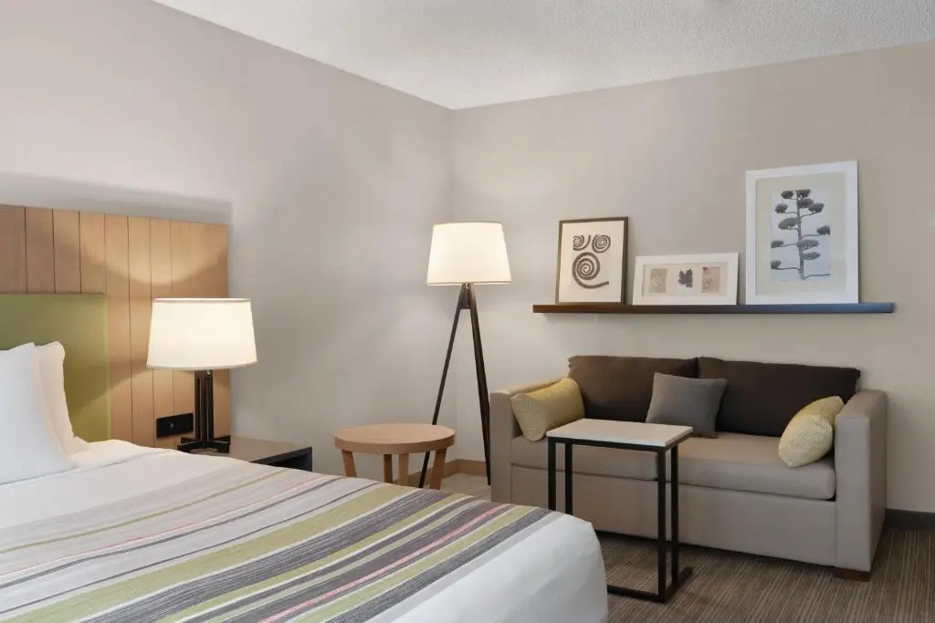 Double Suite (full double bed)