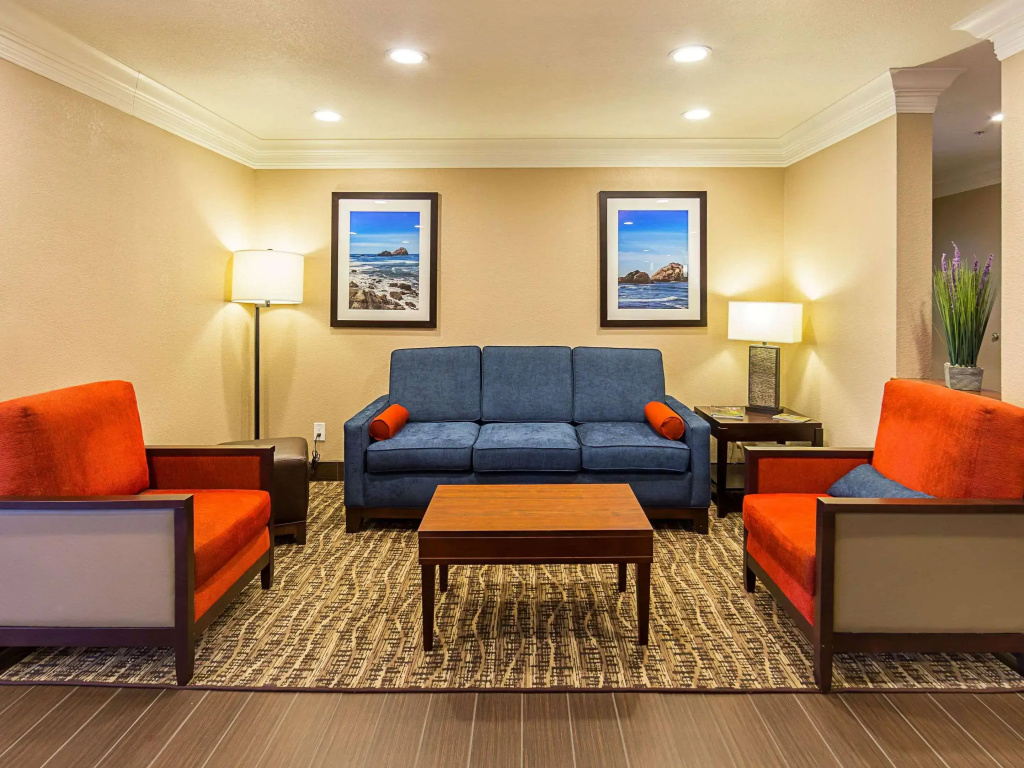 Lobby & Reception