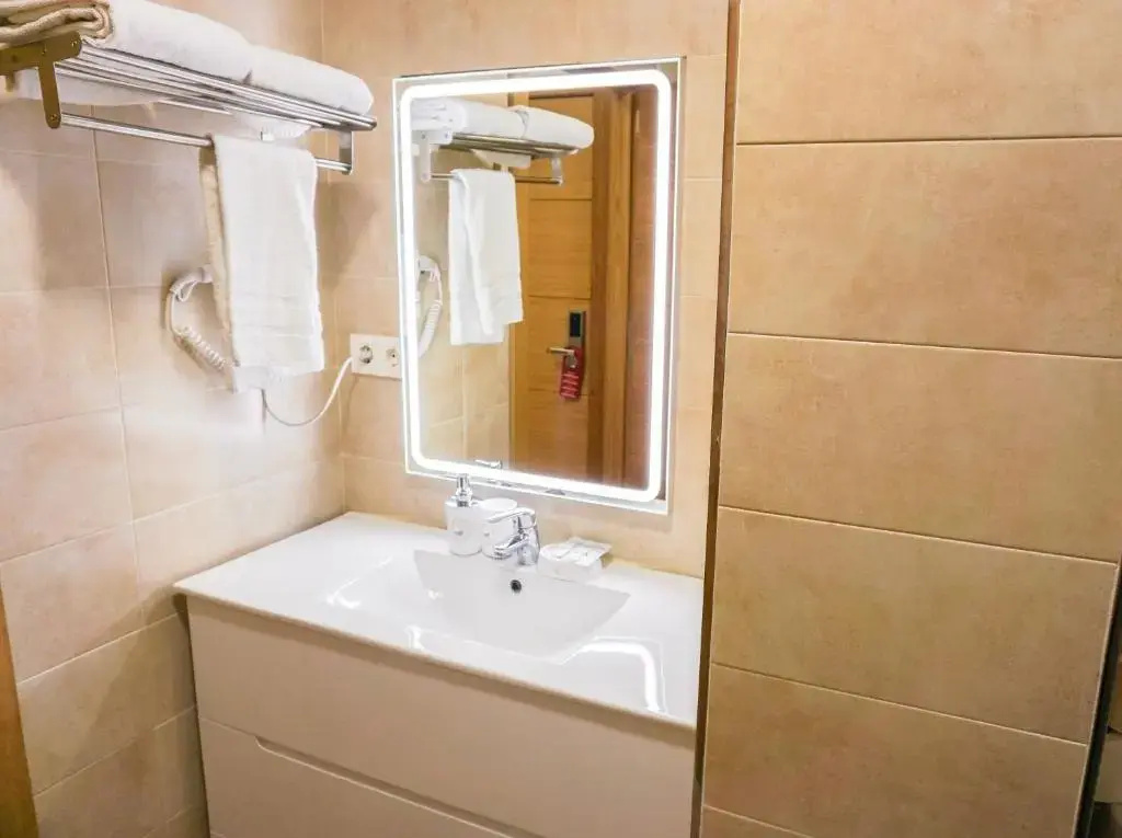 Standard Double room (full double bed)