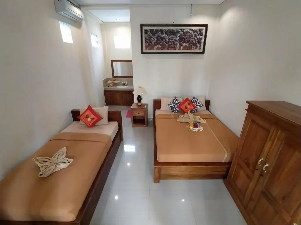 Standard Triple room with pool view