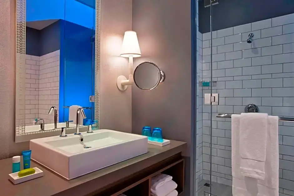 Standard Quadruple room with pool view