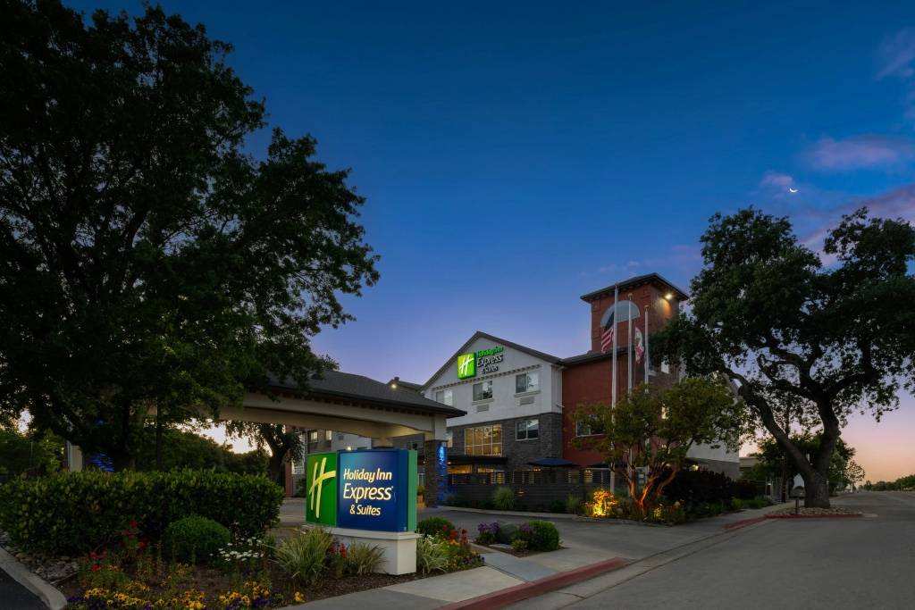 Holiday Inn Express & Suites Paso Robles by IHG