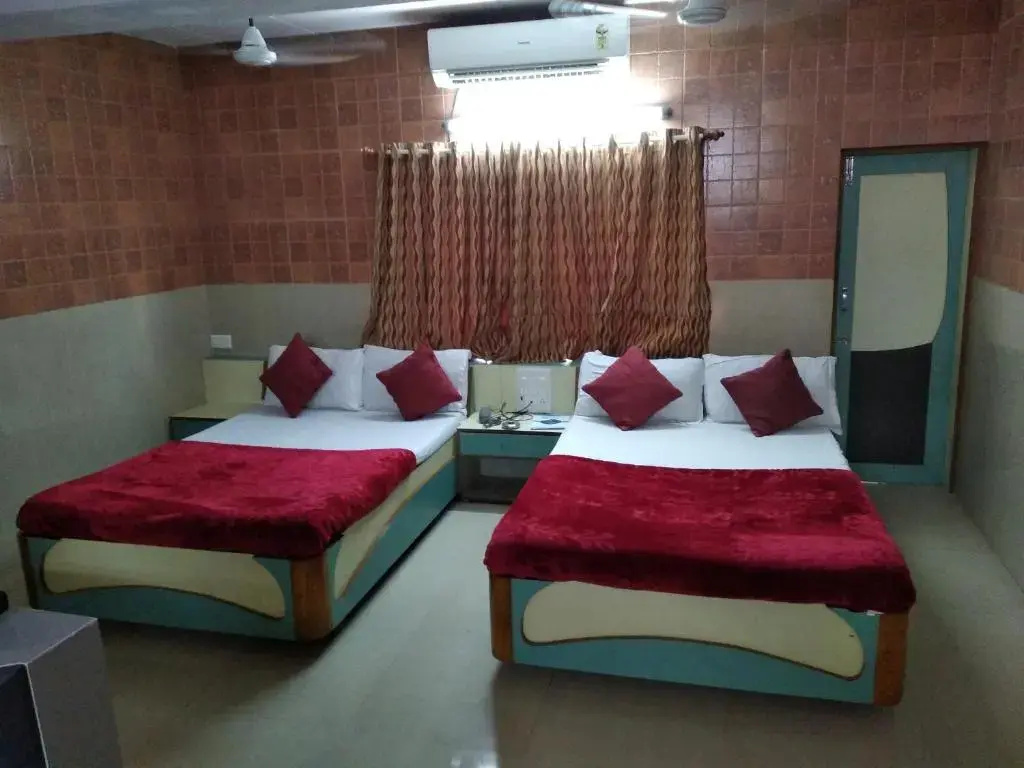 Standard Triple room