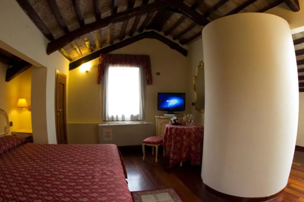 Superior Double room with canal view (full double bed)