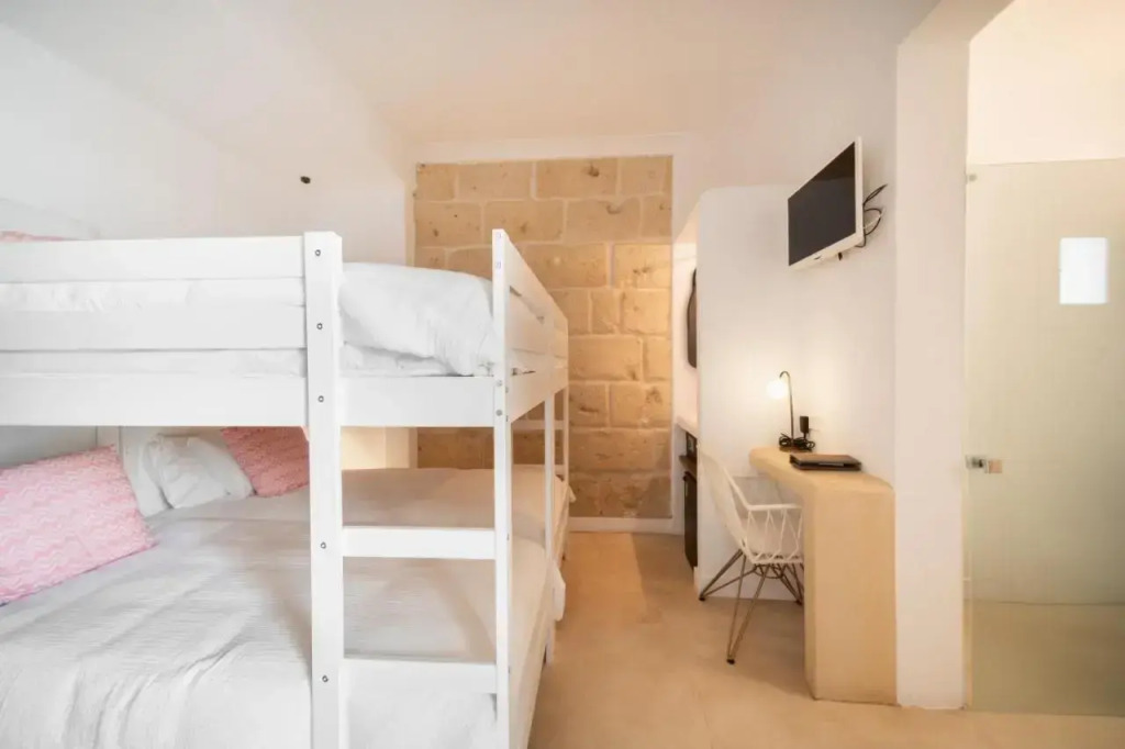 LLONGA'S Hostel by null