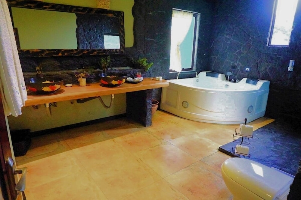 Room With Jacuzzi, Vacation Spa House With Turkish Bath - фото 6