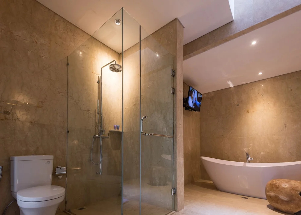 Deluxe Double room with pool view (full double bed)