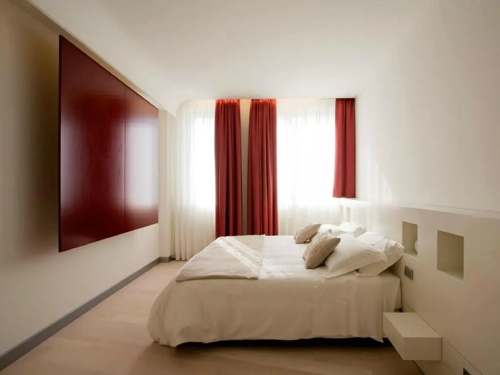 Deluxe Double room (full double bed)