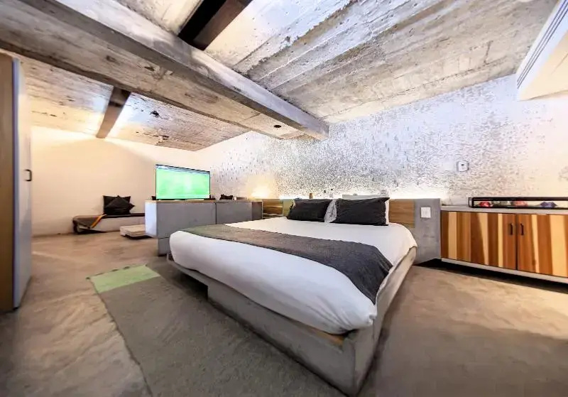 Double Suite (full double bed)