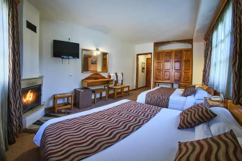 Standard Quadruple room with mountain view