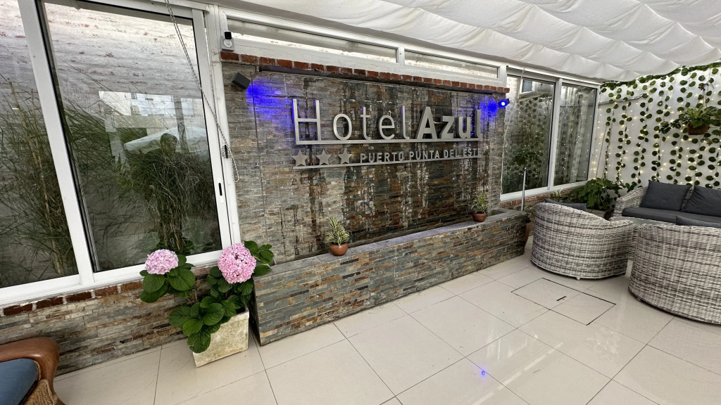 Hotel Azul by MH