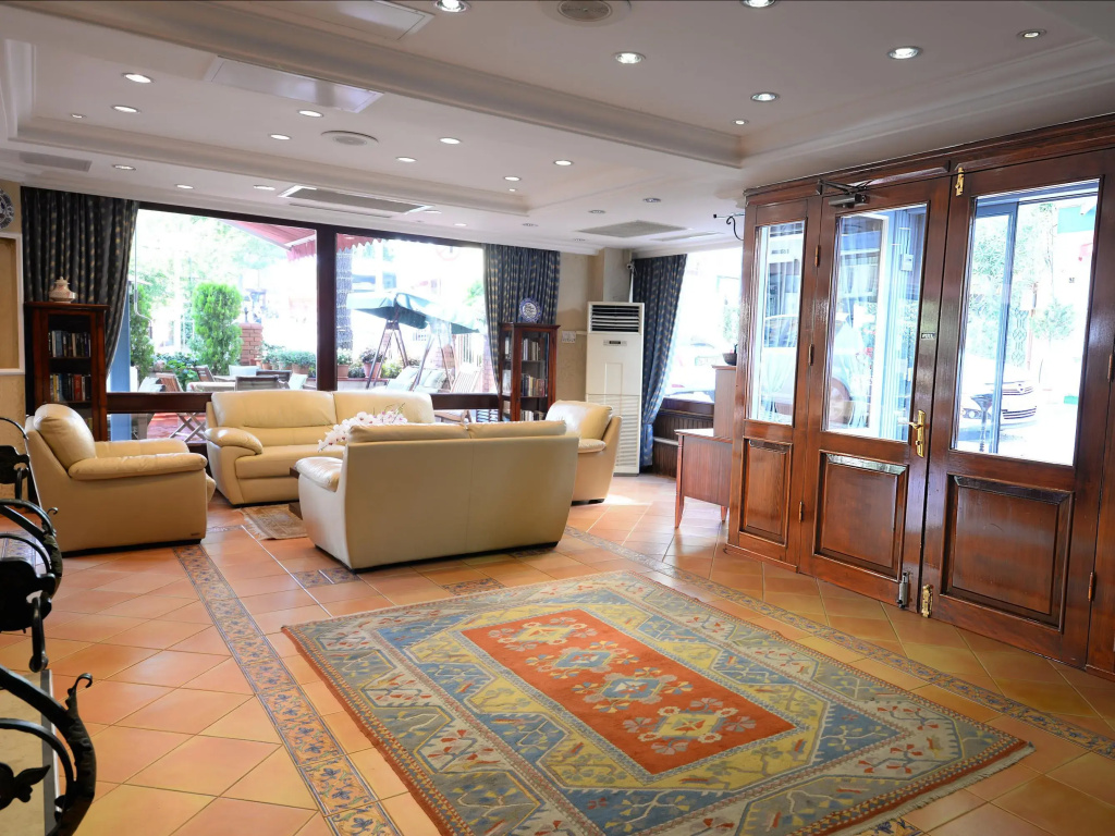 Lobby & Reception