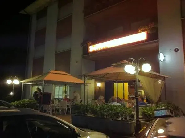 Food & Beverage