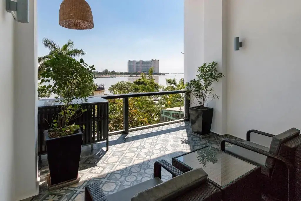 Apartment with river view