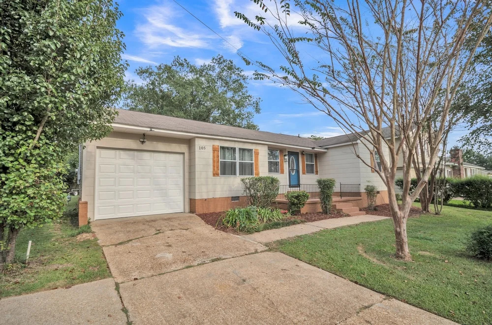 Charming Southern Retreat Near Historic Downtown 4 Bedroom Home